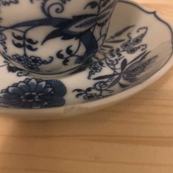 Vintage Blue Danube China Set of 2 Teacups and saucers EUC - Picture 6 of 6